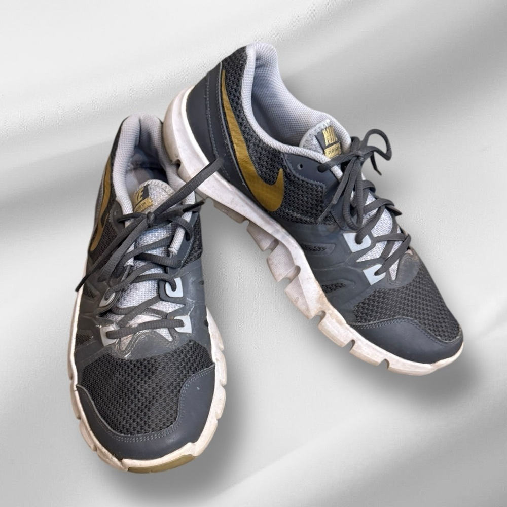 Nike Flex Show TR Athletic Shoes